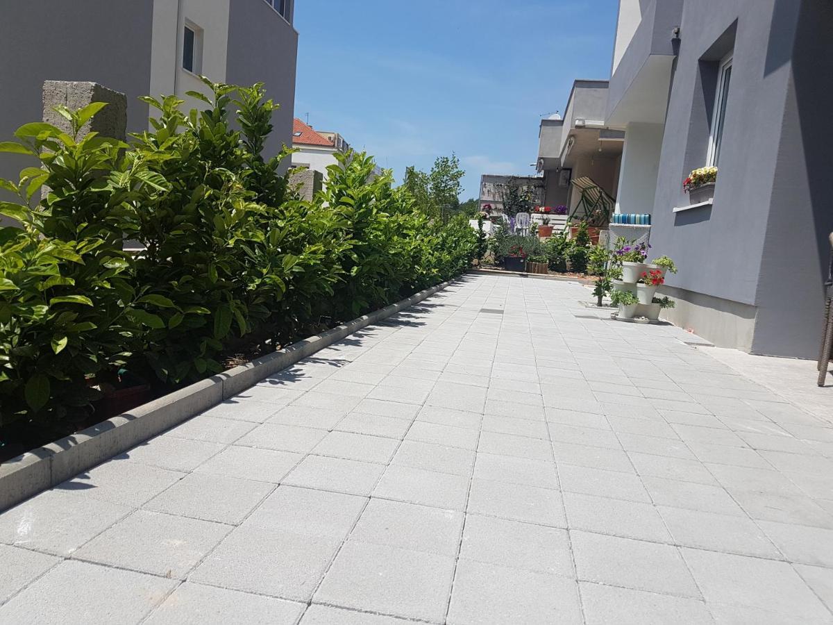 Apartments Marusic Макарська Екстер'єр фото