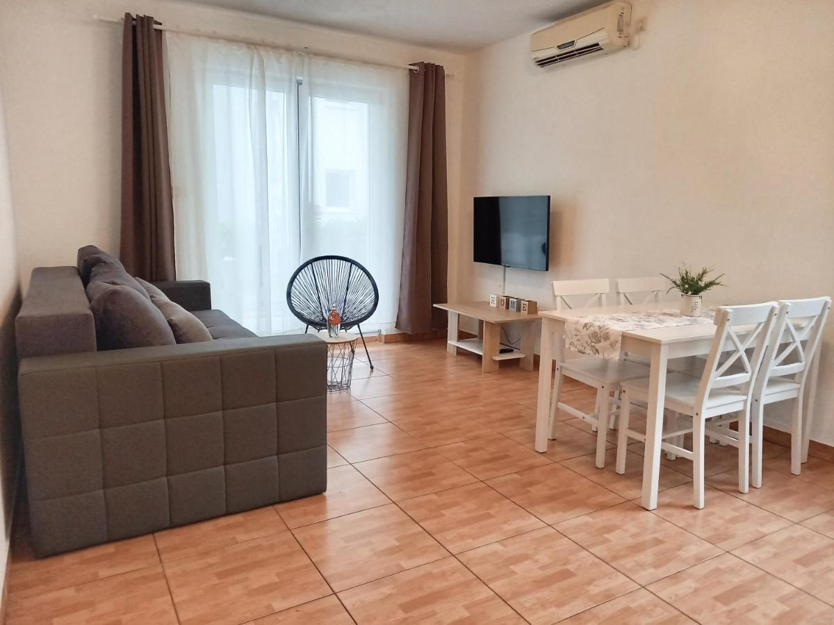 Apartments Marusic Макарська Екстер'єр фото