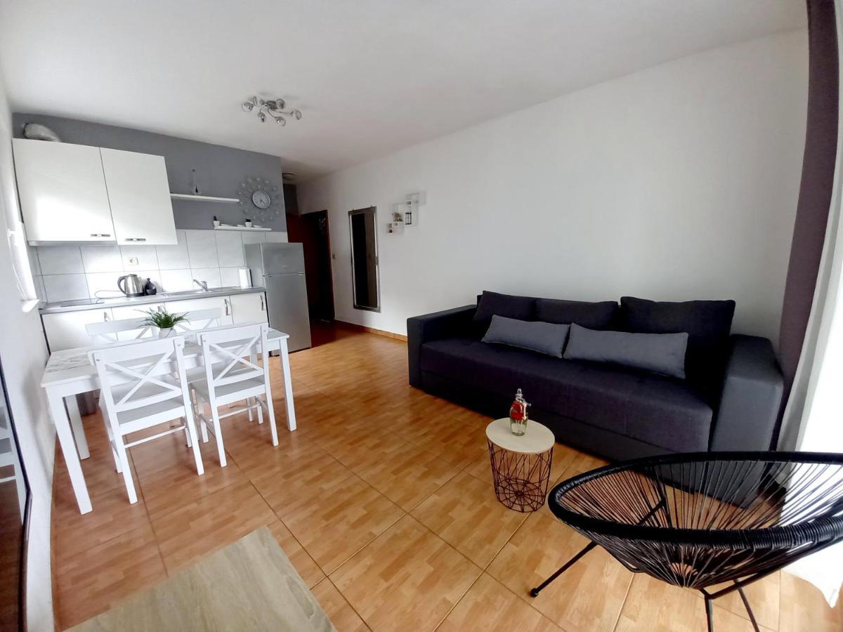 Apartments Marusic Макарська Екстер'єр фото