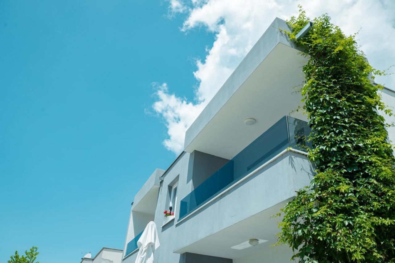 Apartments Marusic Макарська Екстер'єр фото