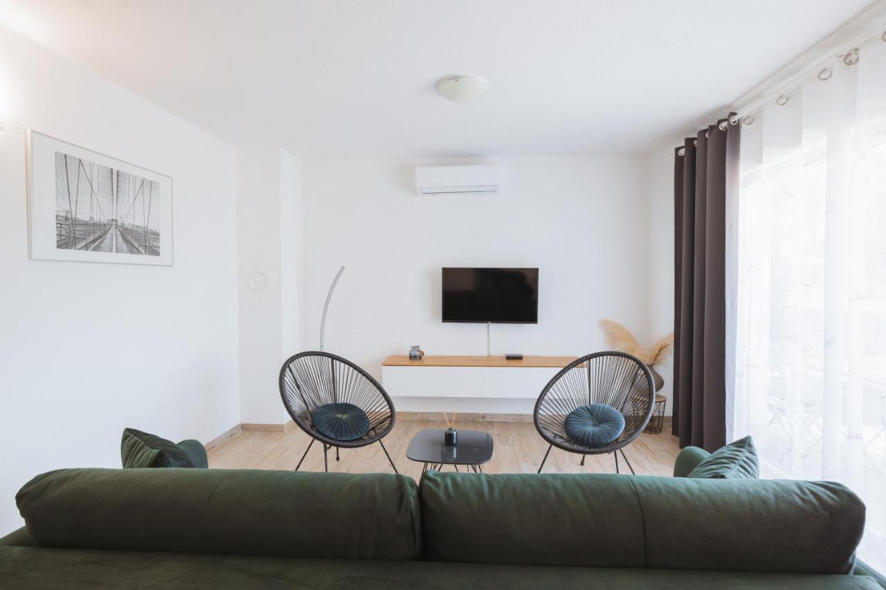 Apartments Marusic Макарська Екстер'єр фото