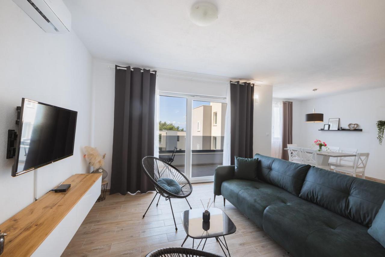 Apartments Marusic Макарська Екстер'єр фото
