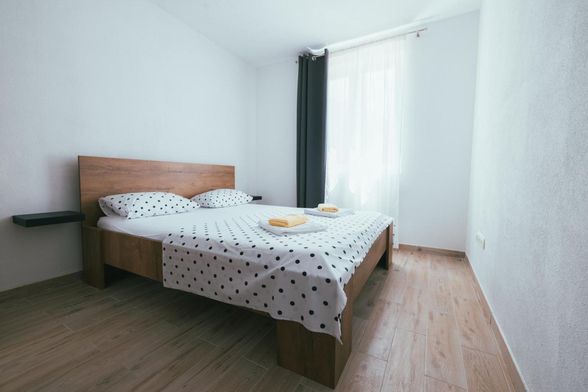 Apartments Marusic Макарська Екстер'єр фото