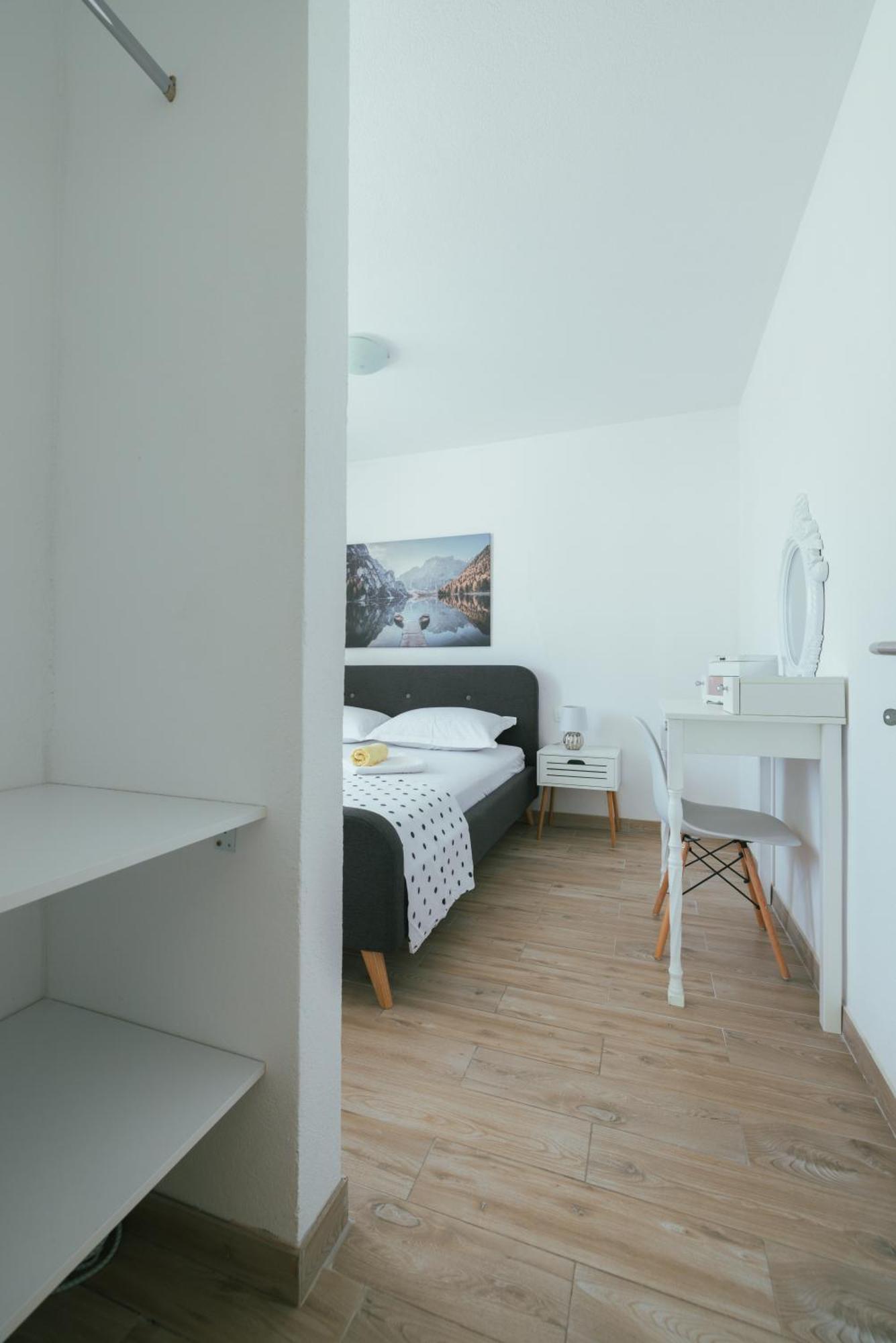 Apartments Marusic Макарська Екстер'єр фото