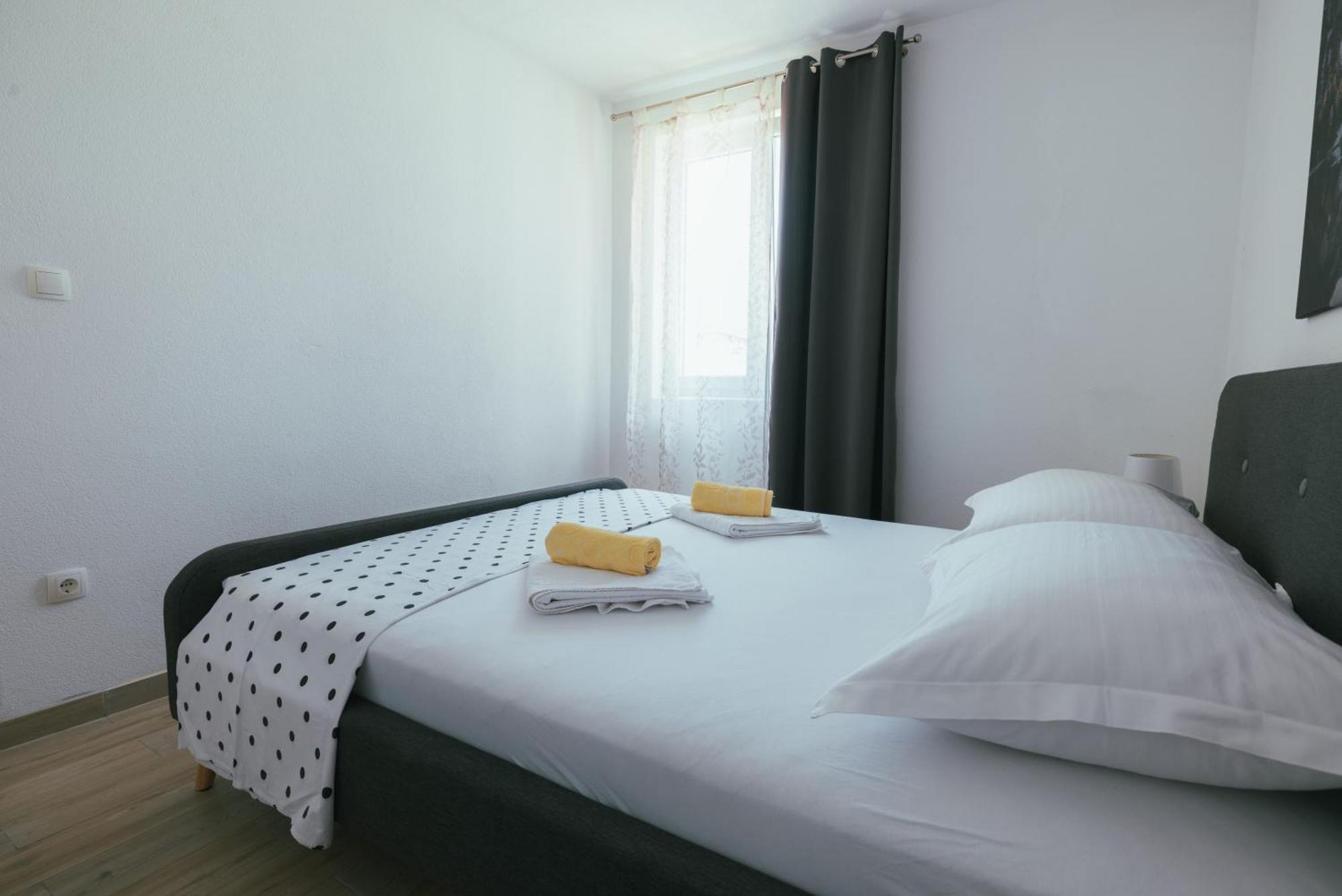 Apartments Marusic Макарська Екстер'єр фото